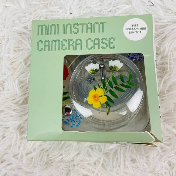 NIB MINI INSTANT CAMERA clear white Daisy pressed floral adjustable, strap case - Picture 6 of 13